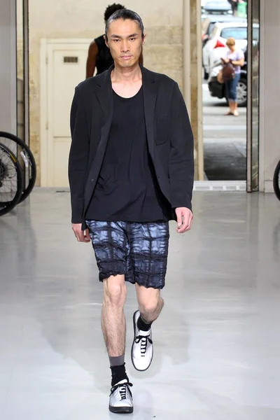 Look 18